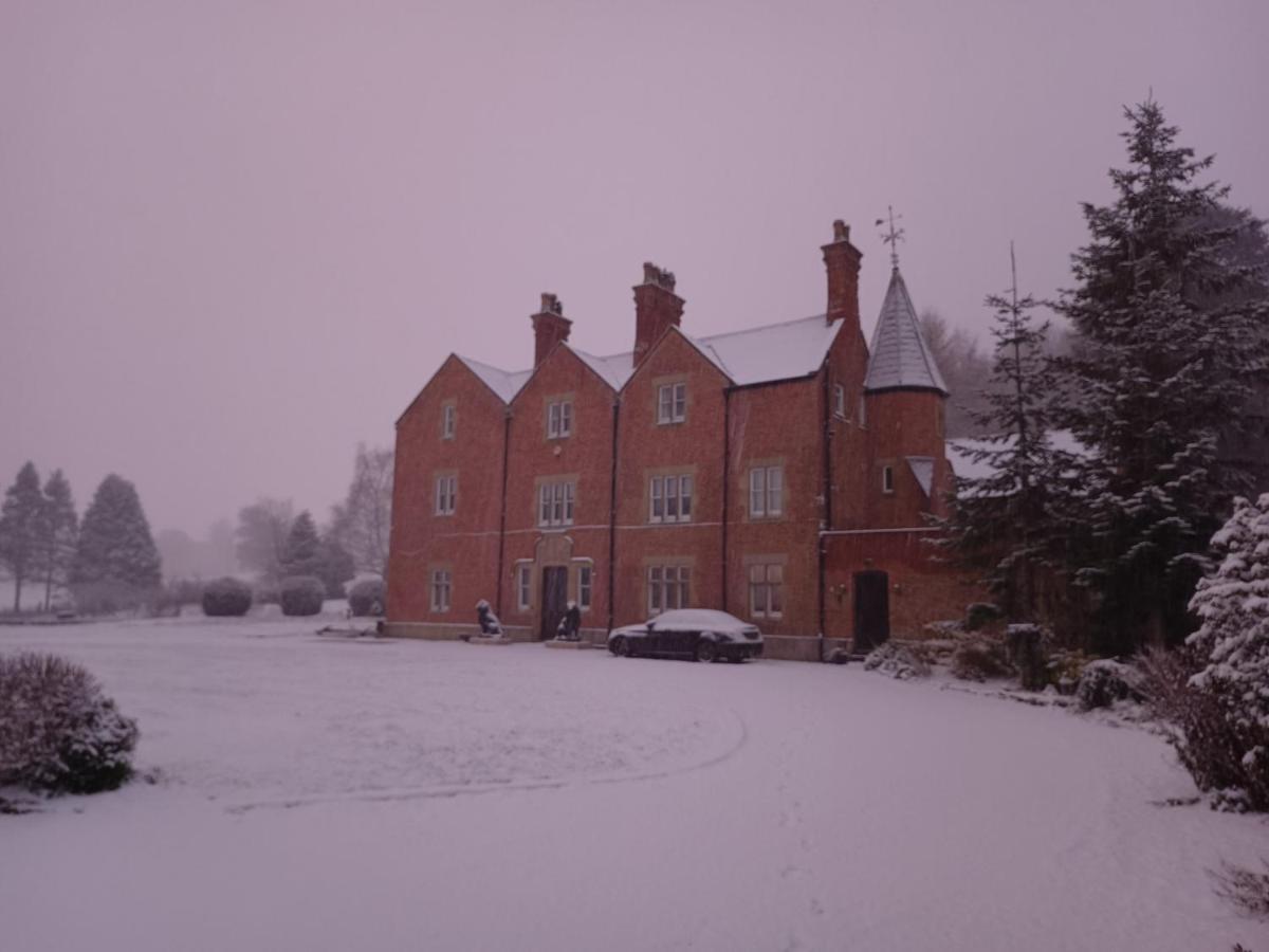 Henllan  The West Wing At Eriviat Hall Hot Tub מראה חיצוני תמונה