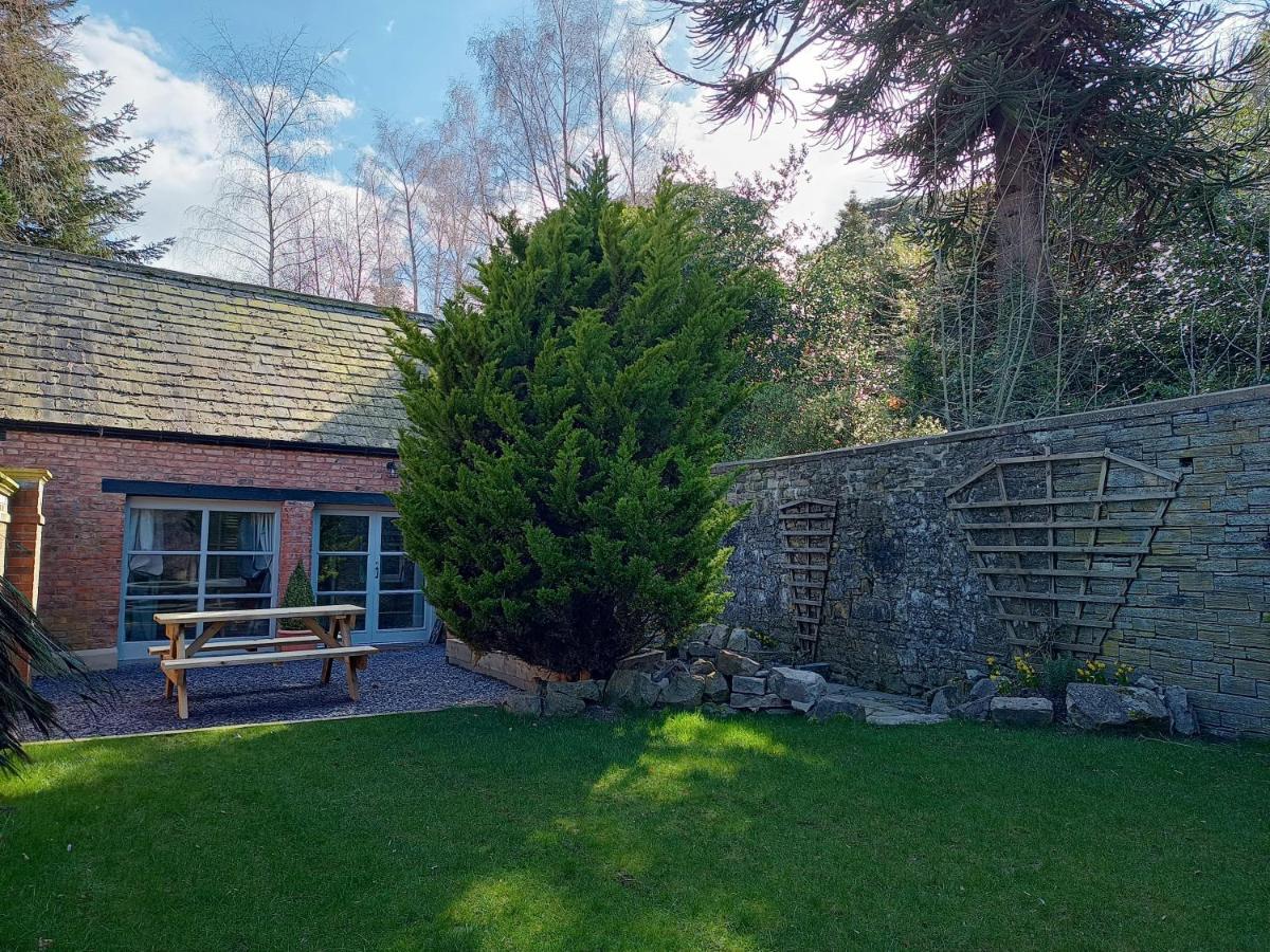 Henllan  The West Wing At Eriviat Hall Hot Tub מראה חיצוני תמונה