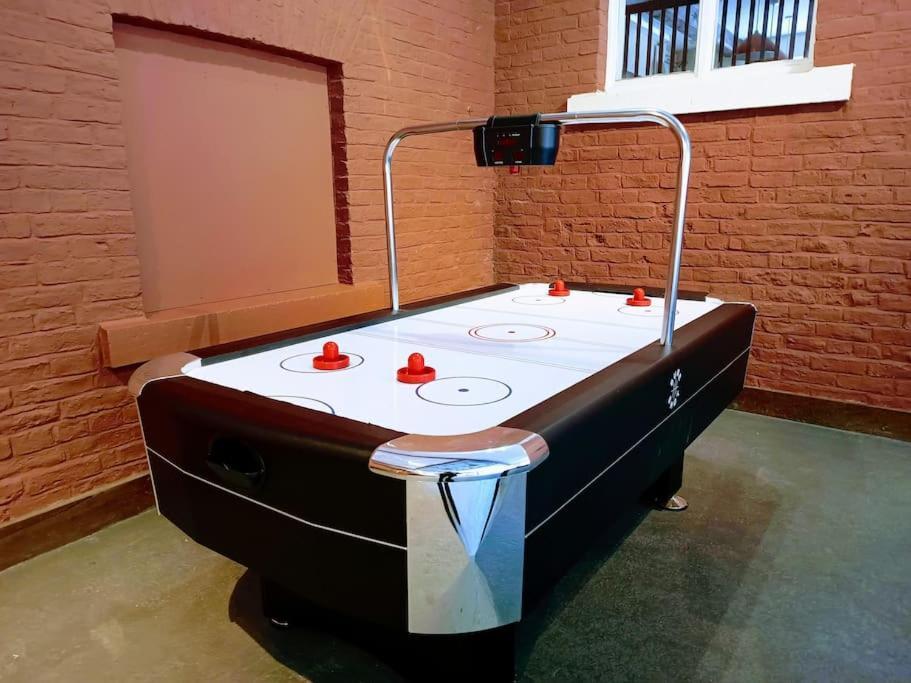 Henllan  The West Wing At Eriviat Hall Hot Tub מראה חיצוני תמונה